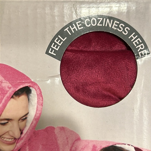 CUDDLE CREW Reversible Blanket Hoodies Burgundy One Size Fits Most NWT - Picture 4 of 12